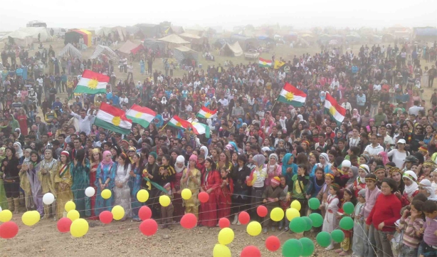 أكراد يحتفلون بعيد النيروز في القامشلو